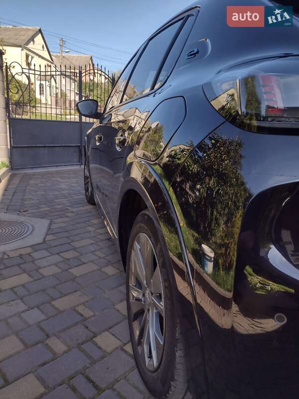 Хетчбек Peugeot e-208 2023 в Дубні