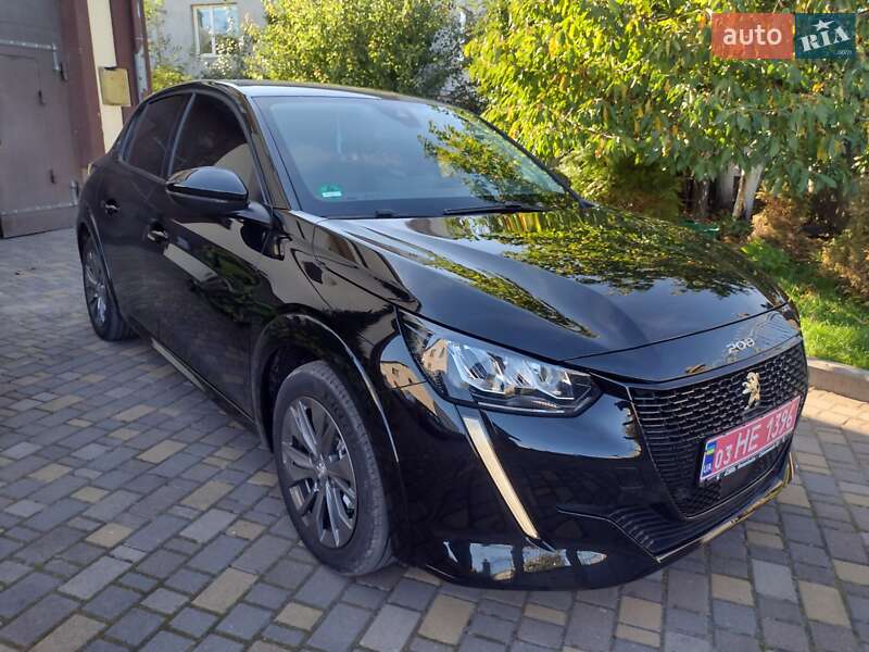 Хетчбек Peugeot e-208 2023 в Дубні