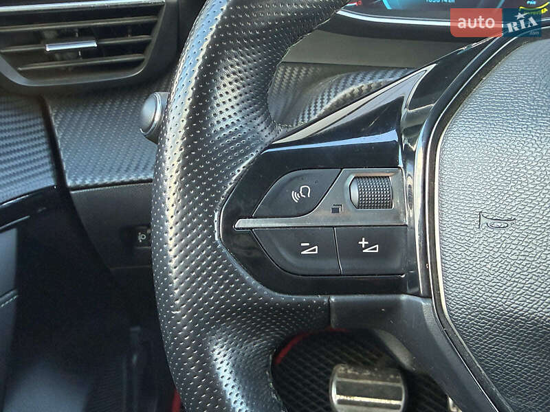 Хэтчбек Peugeot e-208 2019 в Львове