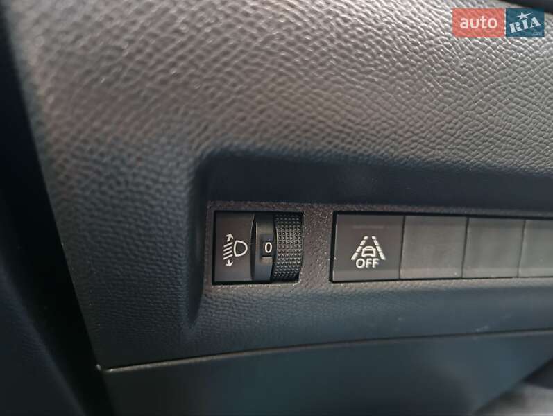 Хэтчбек Peugeot e-208 2020 в Львове