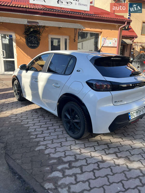 Хэтчбек Peugeot e-208 2020 в Львове