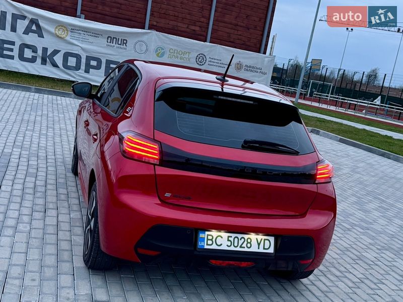 Хэтчбек Peugeot e-208 2024 в Львове