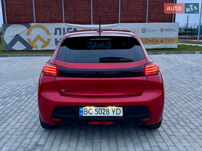 Хэтчбек Peugeot e-208 2024 в Львове