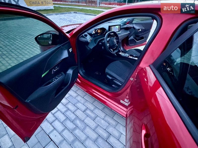 Хэтчбек Peugeot e-208 2024 в Львове