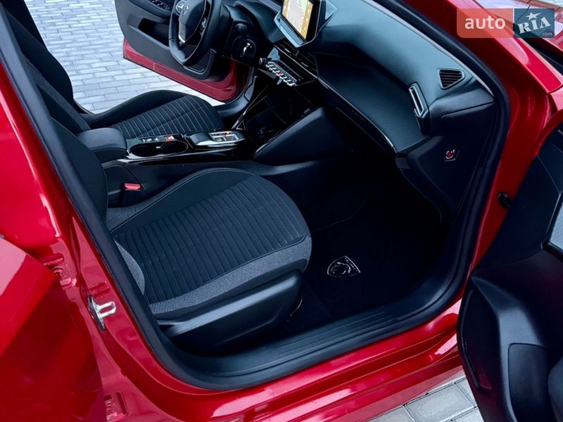 Хэтчбек Peugeot e-208 2024 в Львове