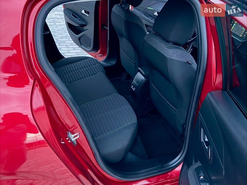 Хэтчбек Peugeot e-208 2024 в Львове