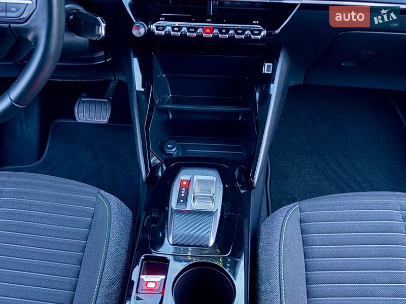 Хэтчбек Peugeot e-208 2024 в Львове