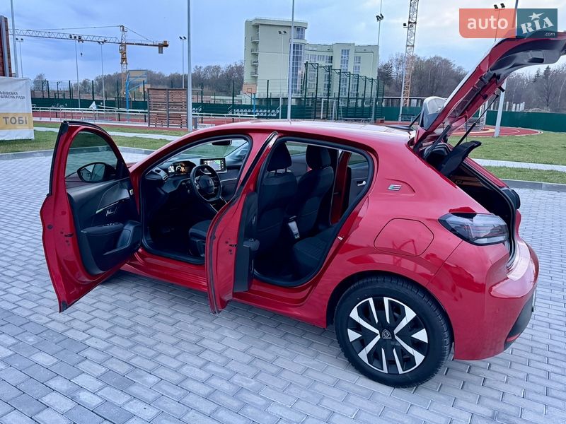 Хэтчбек Peugeot e-208 2024 в Львове