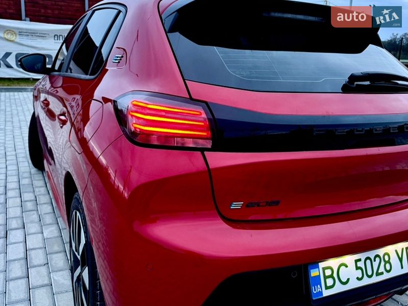 Хэтчбек Peugeot e-208 2024 в Львове
