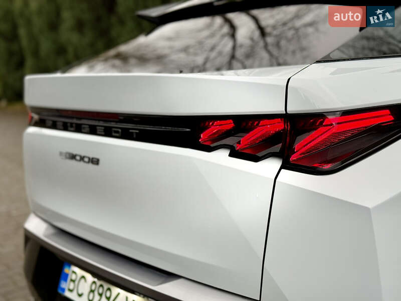 Внедорожник / Кроссовер Peugeot e-3008 2024 в Самборе