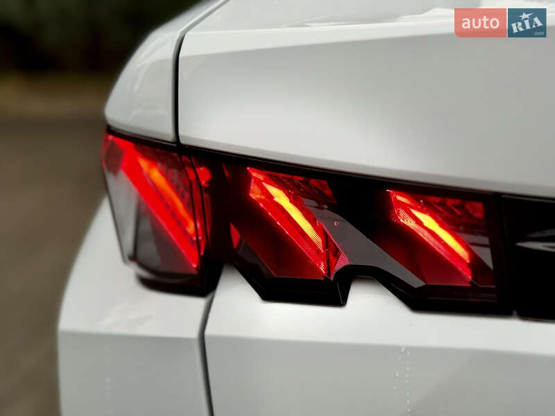 Внедорожник / Кроссовер Peugeot e-3008 2024 в Самборе