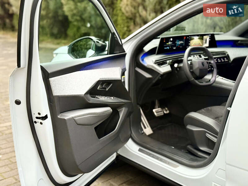 Внедорожник / Кроссовер Peugeot e-3008 2024 в Самборе