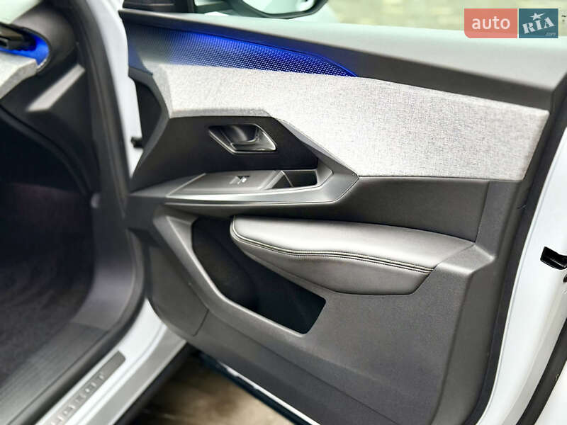 Внедорожник / Кроссовер Peugeot e-3008 2024 в Самборе