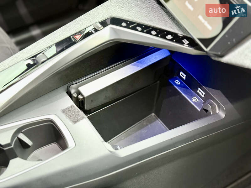 Внедорожник / Кроссовер Peugeot e-3008 2024 в Самборе