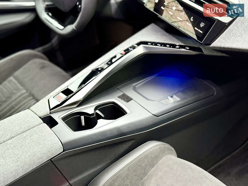 Внедорожник / Кроссовер Peugeot e-3008 2024 в Самборе