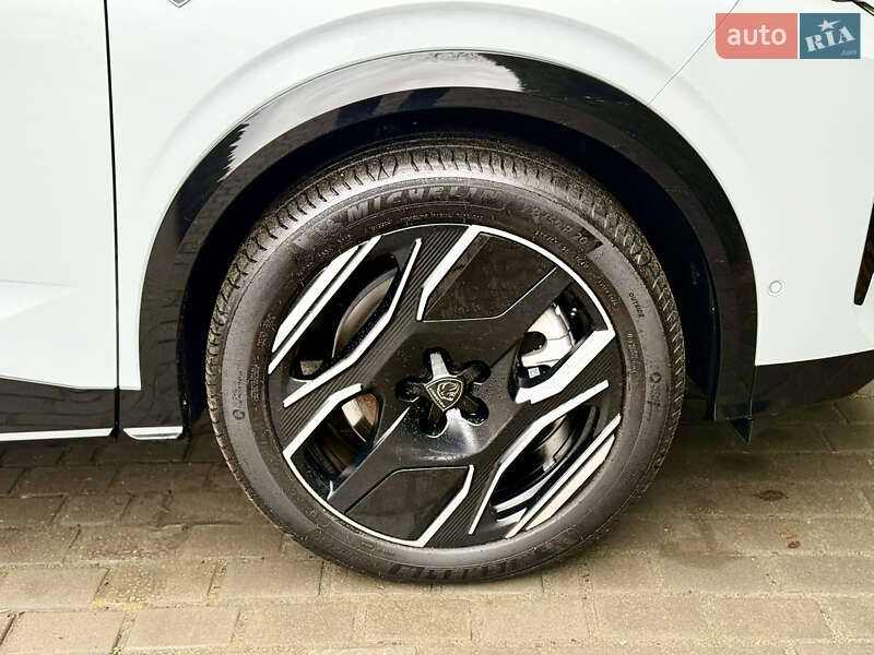 Внедорожник / Кроссовер Peugeot e-3008 2024 в Самборе