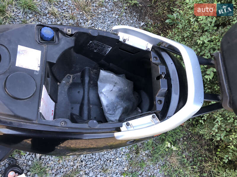 Скутер Peugeot Elyseo 2000 в Хотине