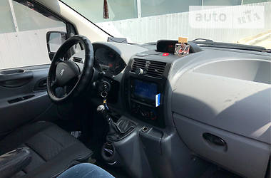 Вантажопасажирський фургон Peugeot Expert 2007 в 