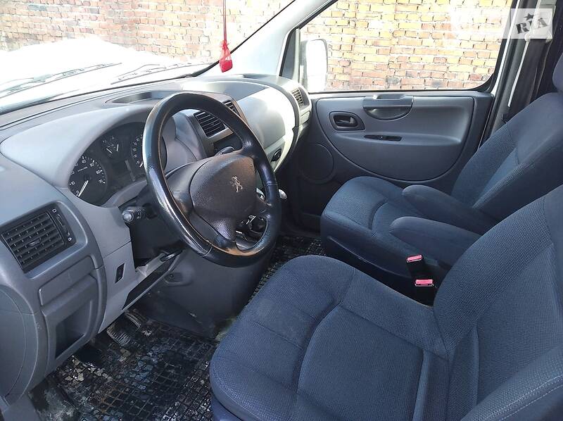 Грузопассажирский фургон Peugeot Expert 2008 в Коростене