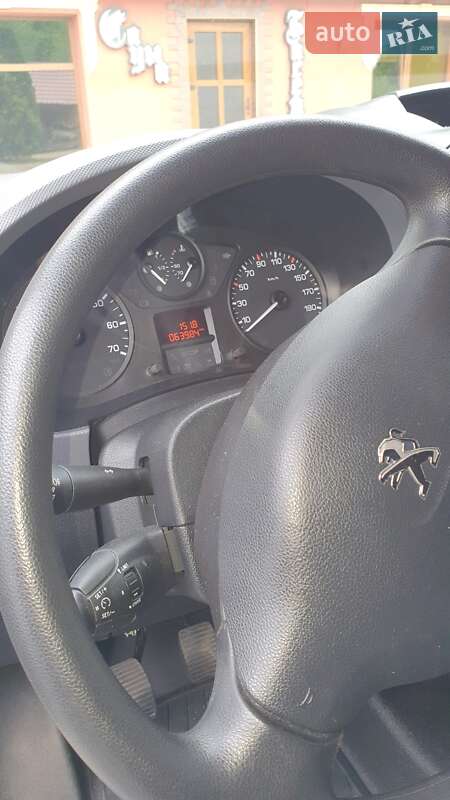 Вантажопасажирський фургон Peugeot Expert 2016 в Іршаві фото 9 Вантажопасажирський фургон Peugeot Expert 2016 в Іршаві