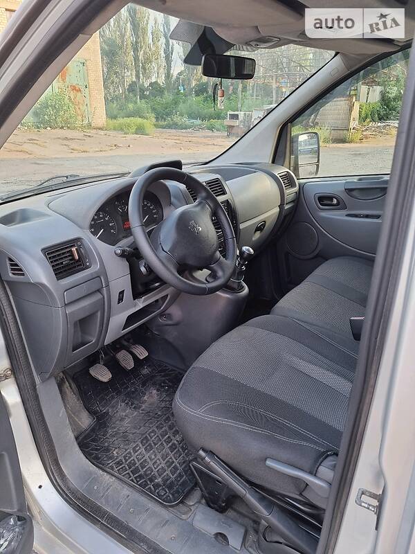 Минивэн Peugeot Expert 2008 в Покровске
