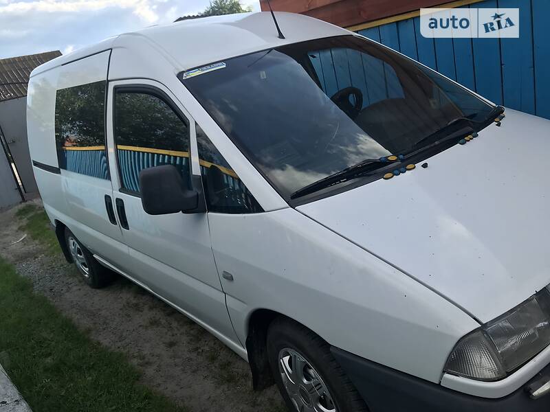 Грузопассажирский фургон Peugeot Expert 2001 в Корце