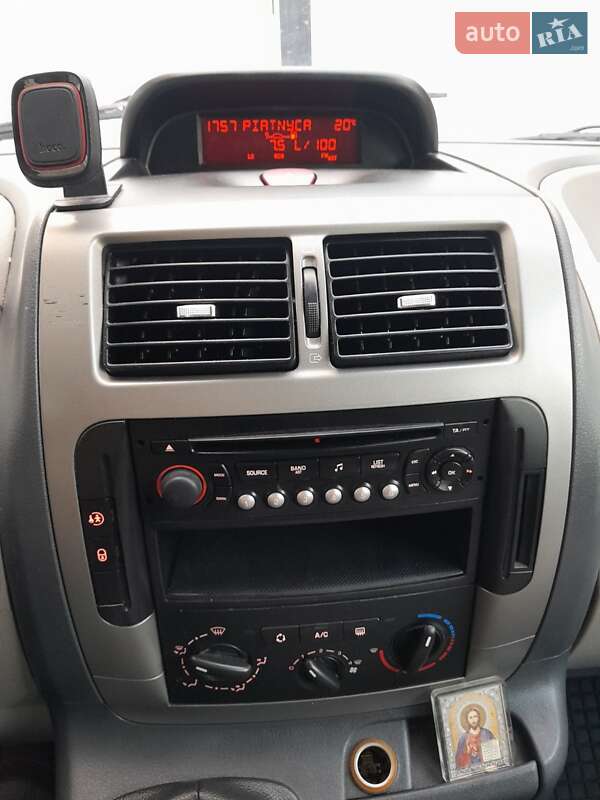 Мінівен Peugeot Expert 2012 в Чернівцях