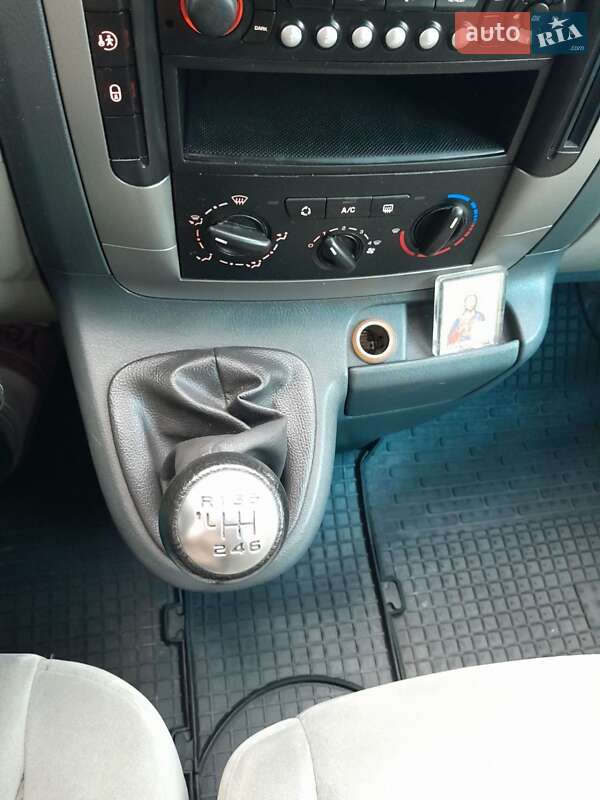 Мінівен Peugeot Expert 2012 в Чернівцях