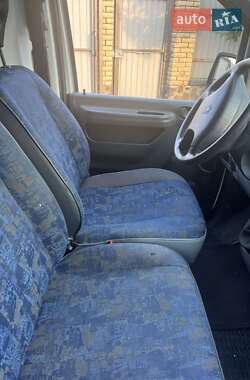 Грузовой фургон Peugeot Expert 2001 в 