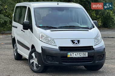 Минивэн Peugeot Expert 2008 в Долине