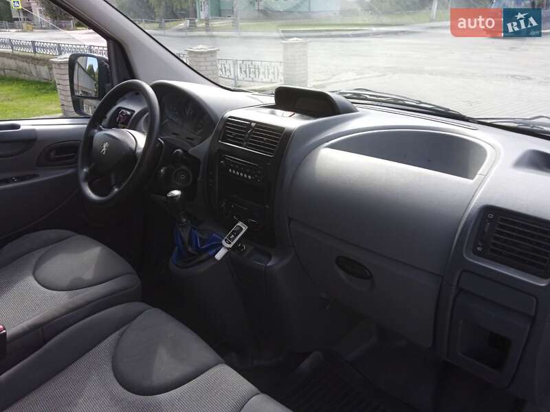 Минивэн Peugeot Expert 2009 в Гусятине