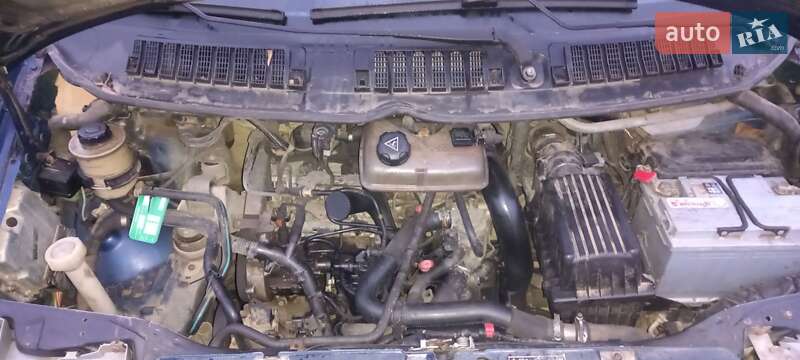 Минивэн Peugeot Expert 2004 в Сарнах