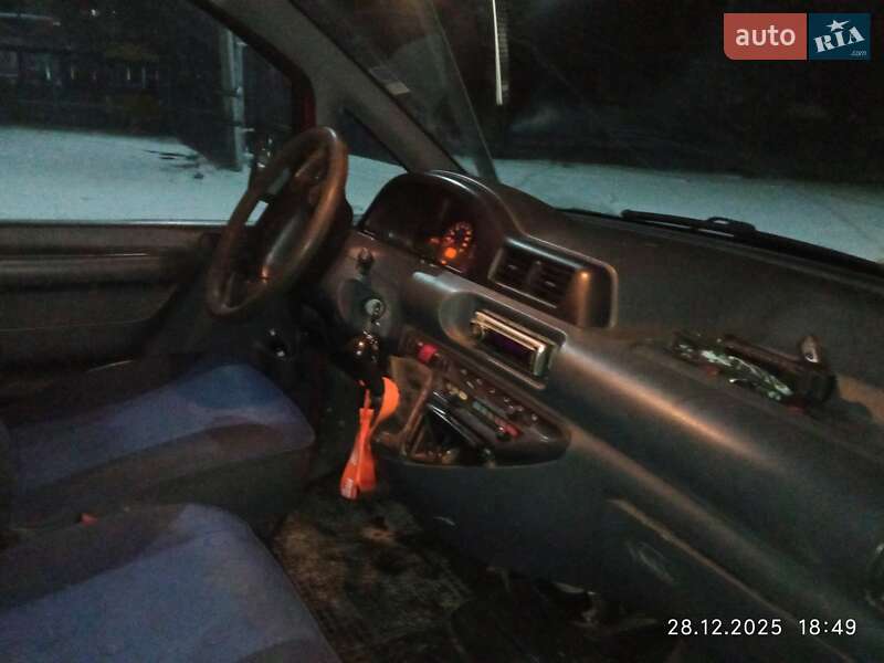 Вантажний фургон Peugeot Expert 2000 в Хотині