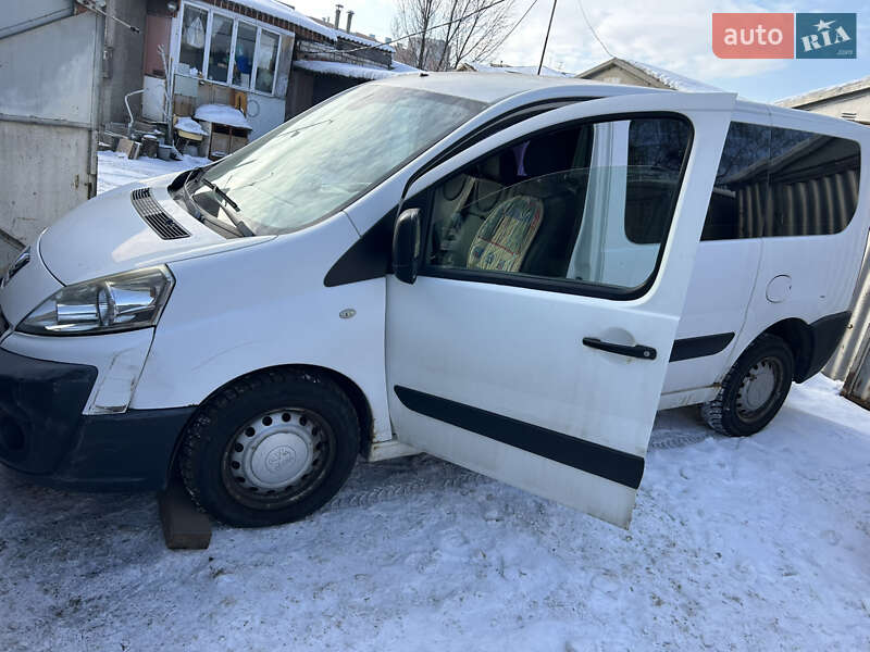 Минивэн Peugeot Expert 2008 в Киеве