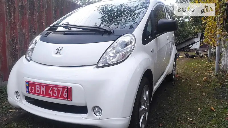 Peugeot iOn 2012