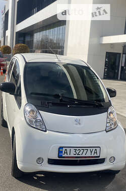 Хэтчбек Peugeot iOn 2011 в Ирпене