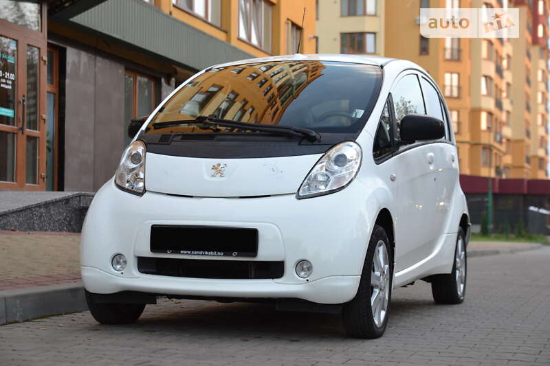 Хетчбек Peugeot iOn 2011 в Луцьку фото 2 Хетчбек Peugeot iOn 2011 в Луцьку