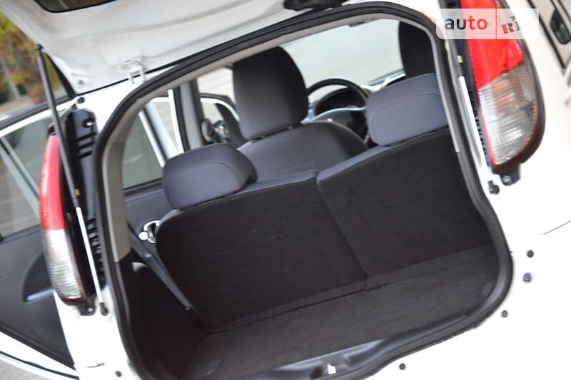 Хетчбек Peugeot iOn 2011 в Луцьку фото 15 Хетчбек Peugeot iOn 2011 в Луцьку