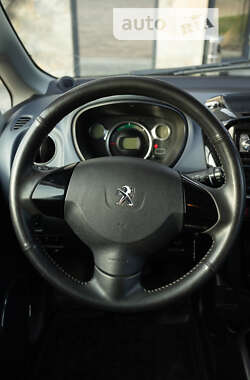 Хетчбек Peugeot iOn 2012 в Дубні