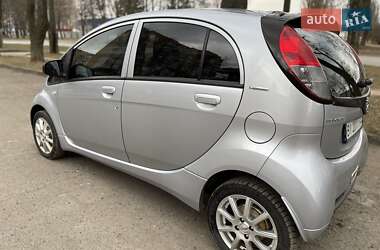 Хэтчбек Peugeot iOn 2014 в 
