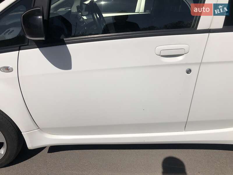 Хетчбек Peugeot iOn 2013 в Києві