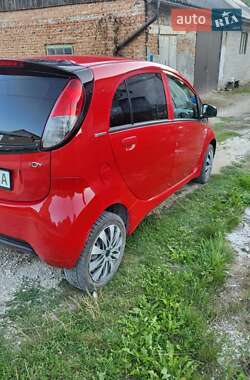 Хэтчбек Peugeot iOn 2011 в 