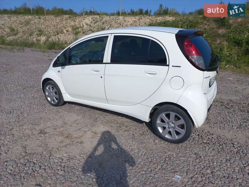 Хэтчбек Peugeot iOn 2011 в Львове