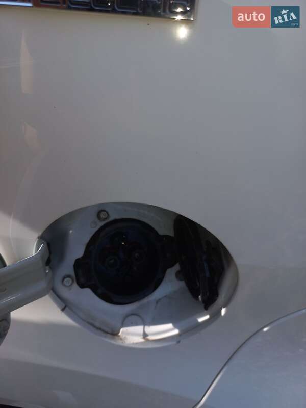 Хэтчбек Peugeot iOn 2011 в Львове