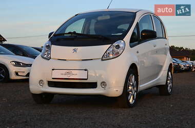 Хэтчбек Peugeot iOn 2013 в 