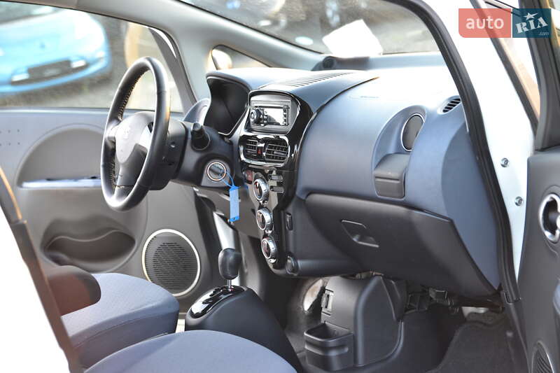 Хетчбек Peugeot iOn 2013 в Луцьку