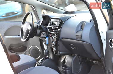 Хэтчбек Peugeot iOn 2013 в 