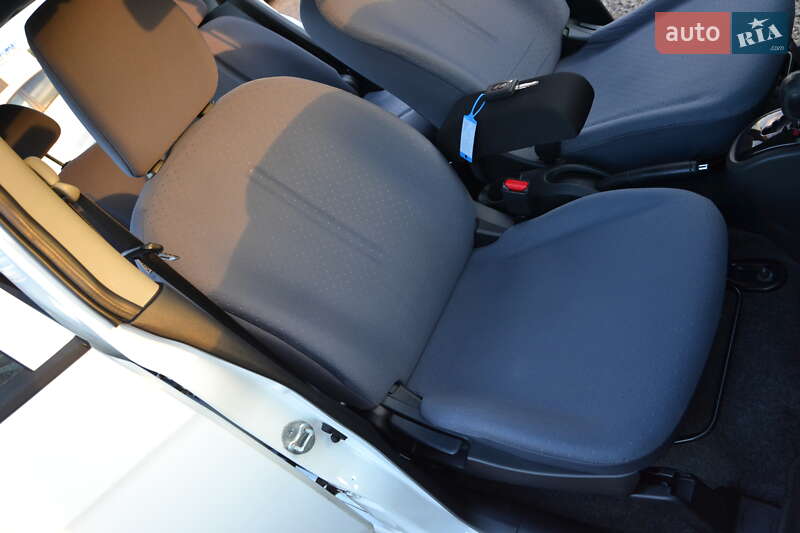 Хетчбек Peugeot iOn 2013 в Луцьку