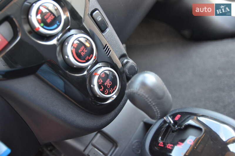 Хетчбек Peugeot iOn 2013 в Луцьку