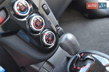 Хэтчбек Peugeot iOn 2013 в 